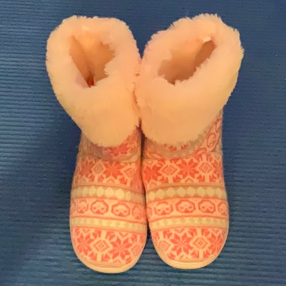 💗3/$15 💗 Joe Fresh NWOT Girl’s Slippers.  Size 3-4. - Picture 1 of 4